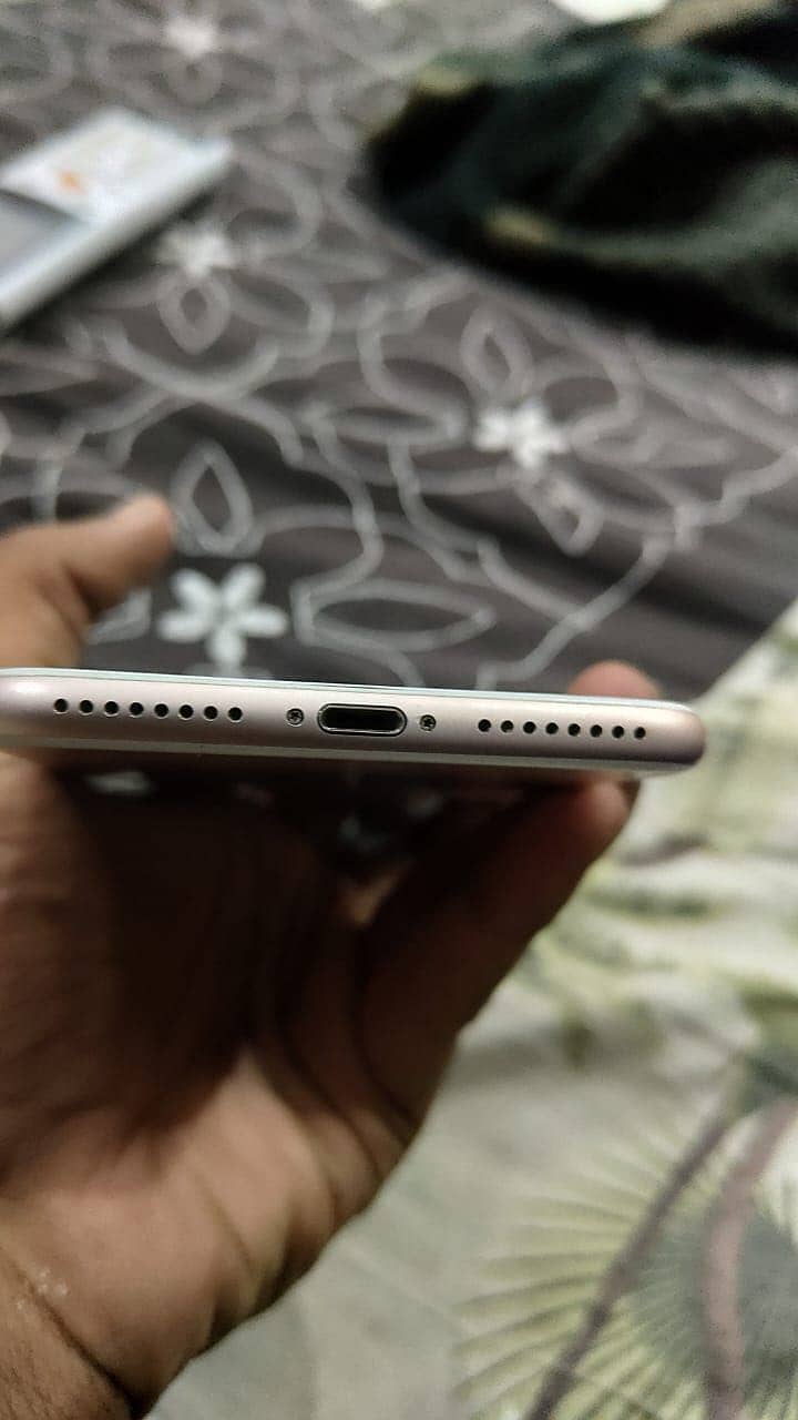 Apple iPhone 7 Plus 0