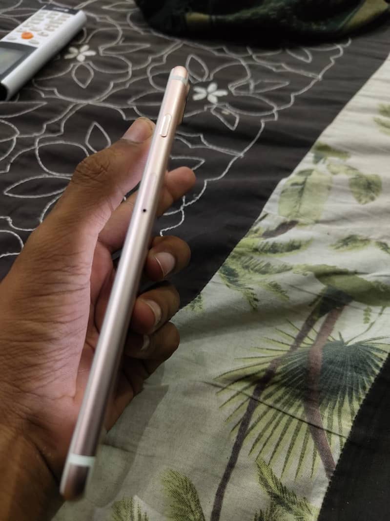 Apple iPhone 7 Plus 2