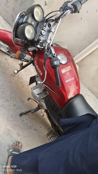 Yamaha YBZ 125 red color