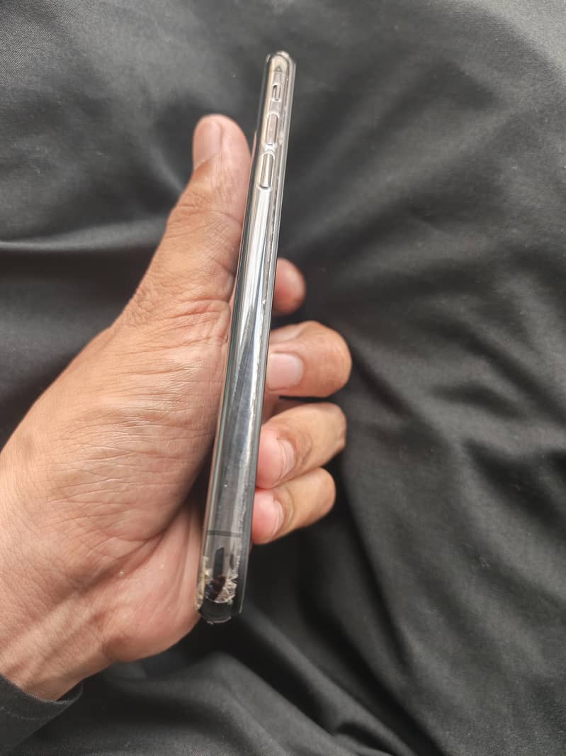 Apple iPhone X 3