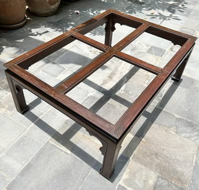 Beautiful coffee table with matching side tables