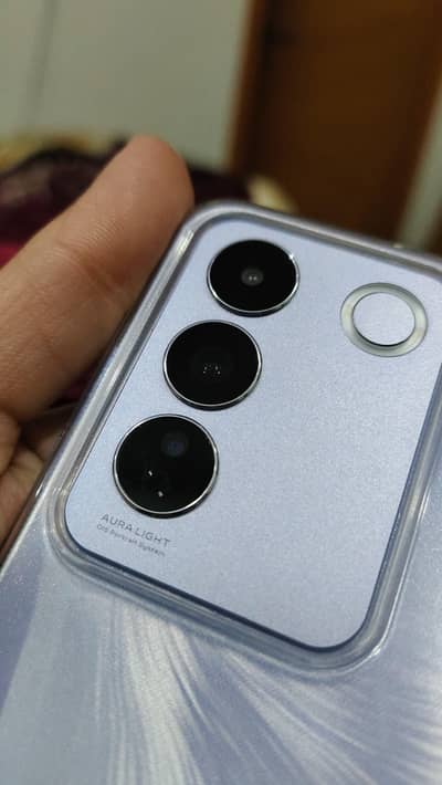 Vivo V27e lavender