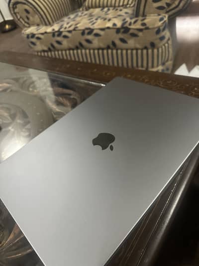 Macbook pro 2021 m1 pro clean condition