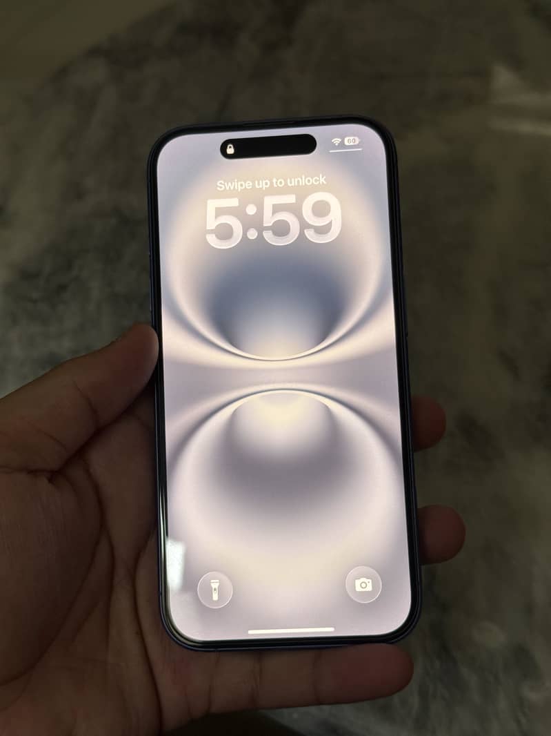 Apple iPhone 16 2