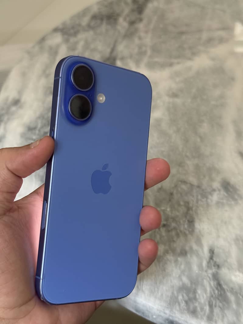 Apple iPhone 16 3
