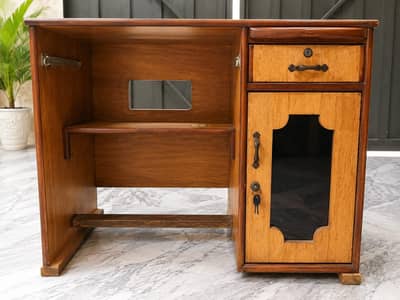 wooden comouter table
