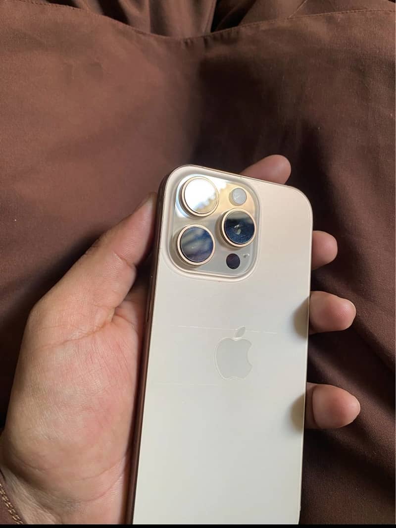 Apple iPhone 16 Pro 3