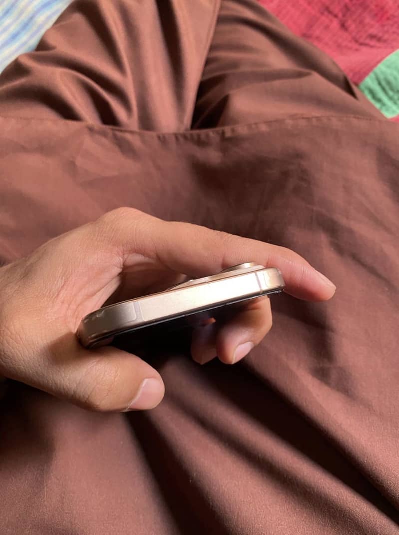 Apple iPhone 16 Pro 5