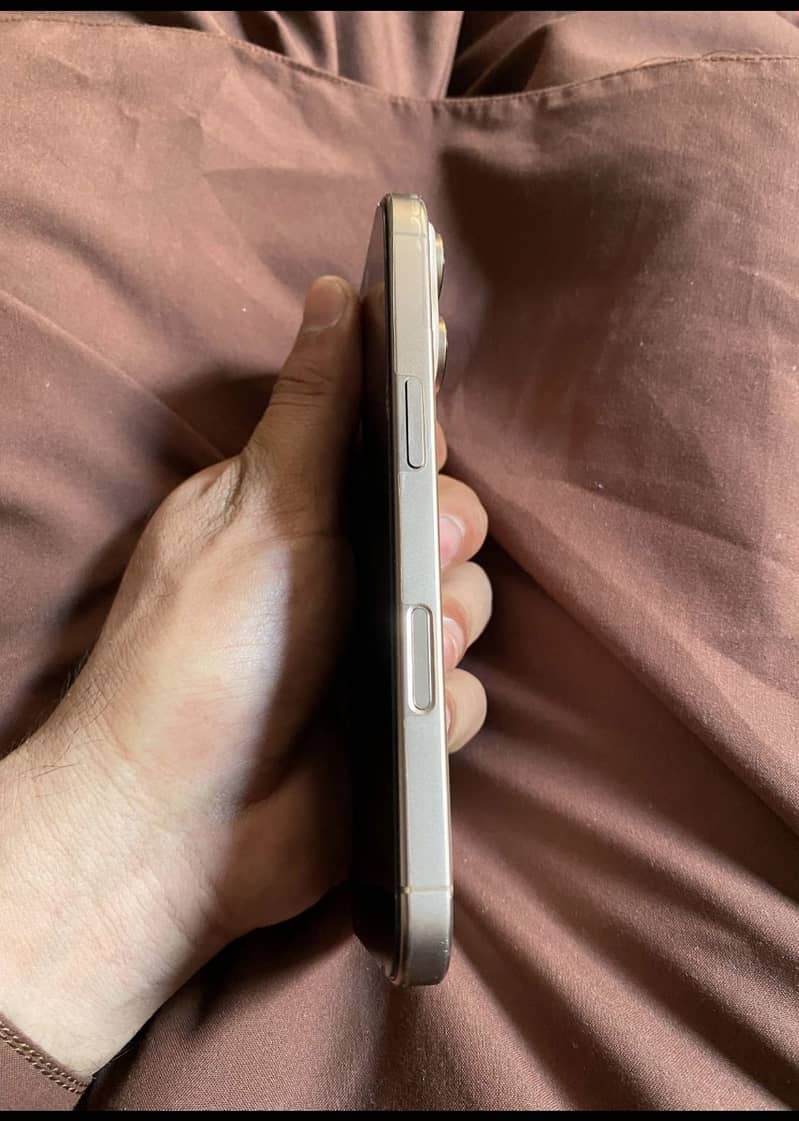 Apple iPhone 16 Pro 6