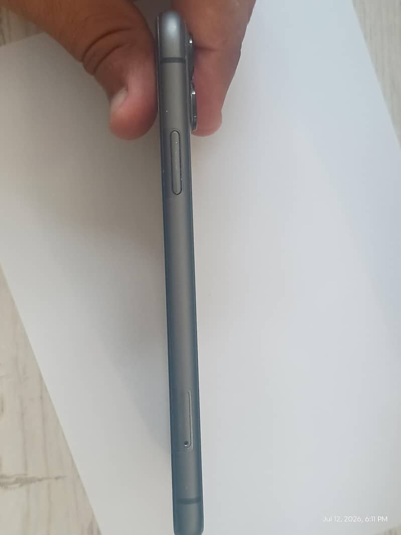 Apple iPhone 11 3