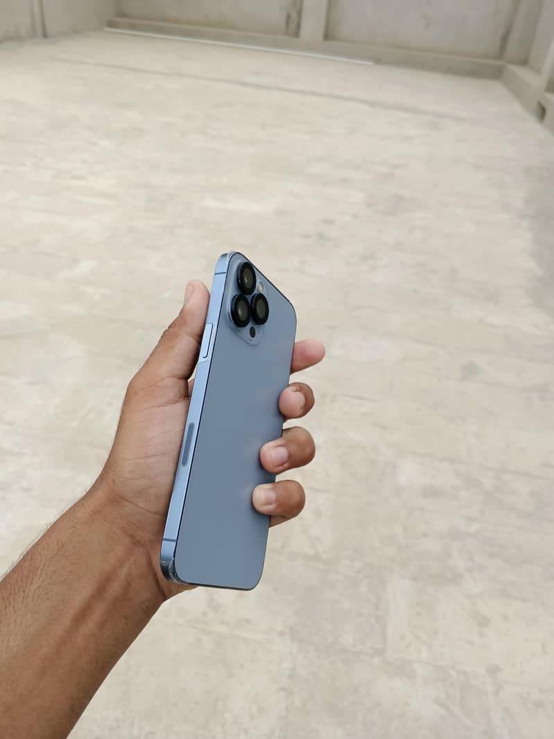 Apple iPhone 13 Pro Max 1
