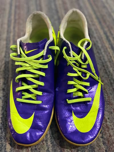 Urgent for sale original Nike mercurial grippers.
