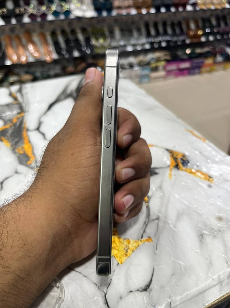 Apple iPhone 15 Pro 1
