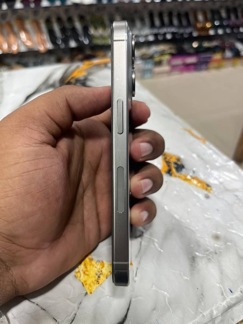 Apple iPhone 15 Pro 2