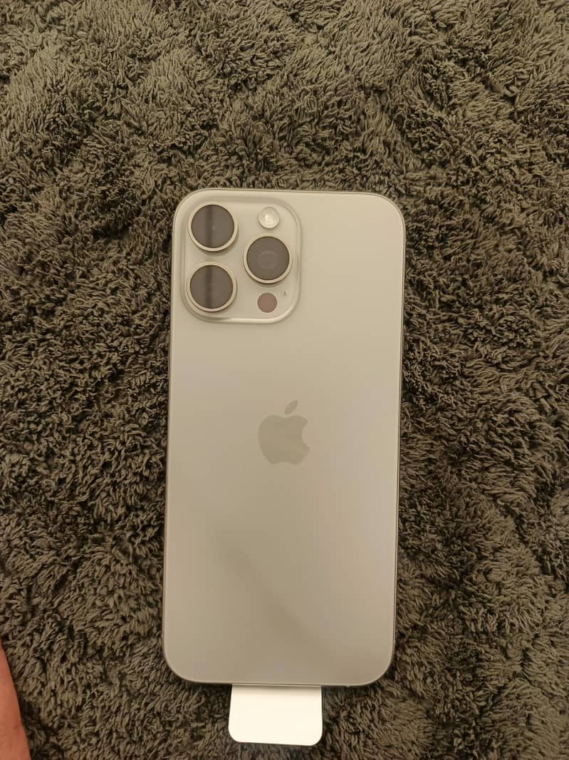 Apple iPhone 16 Pro Max 2