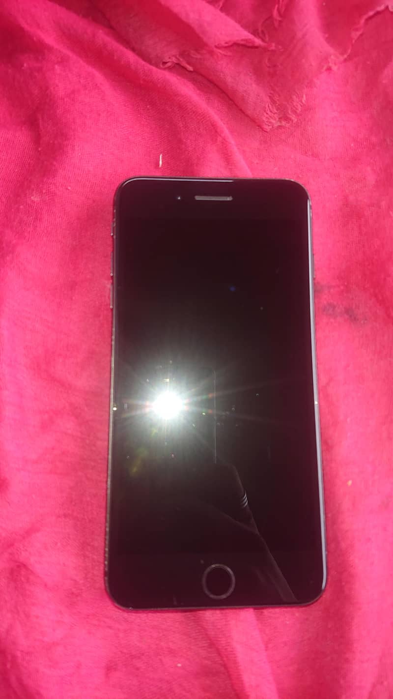 Apple iPhone 8 Plus 0