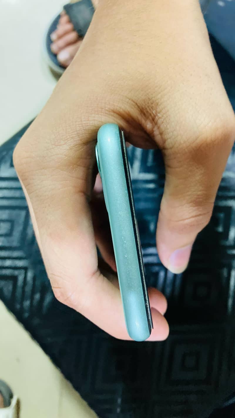 Apple iPhone 11 3