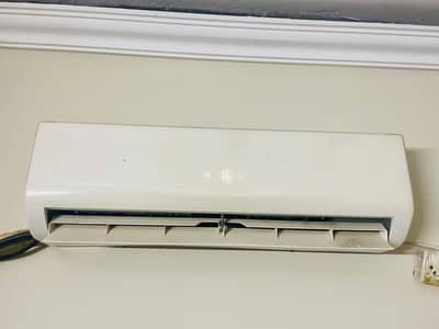 Gree 1 ton inverter, brand new condition
