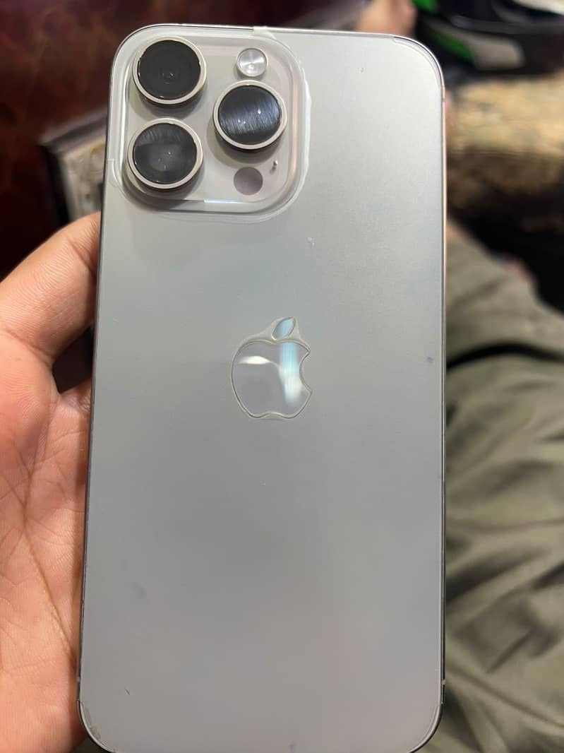iPhone 15 pro max 3