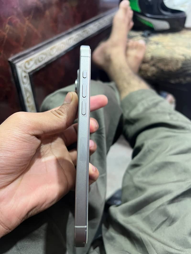 iPhone 15 pro max 6