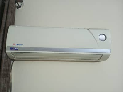 Air Conditioner (Non-inverter) for Sale.