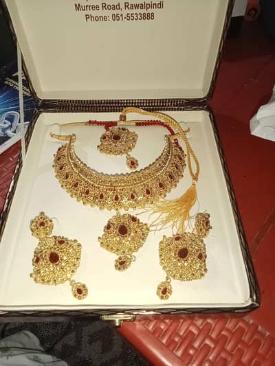 Bridal jewelry set with box