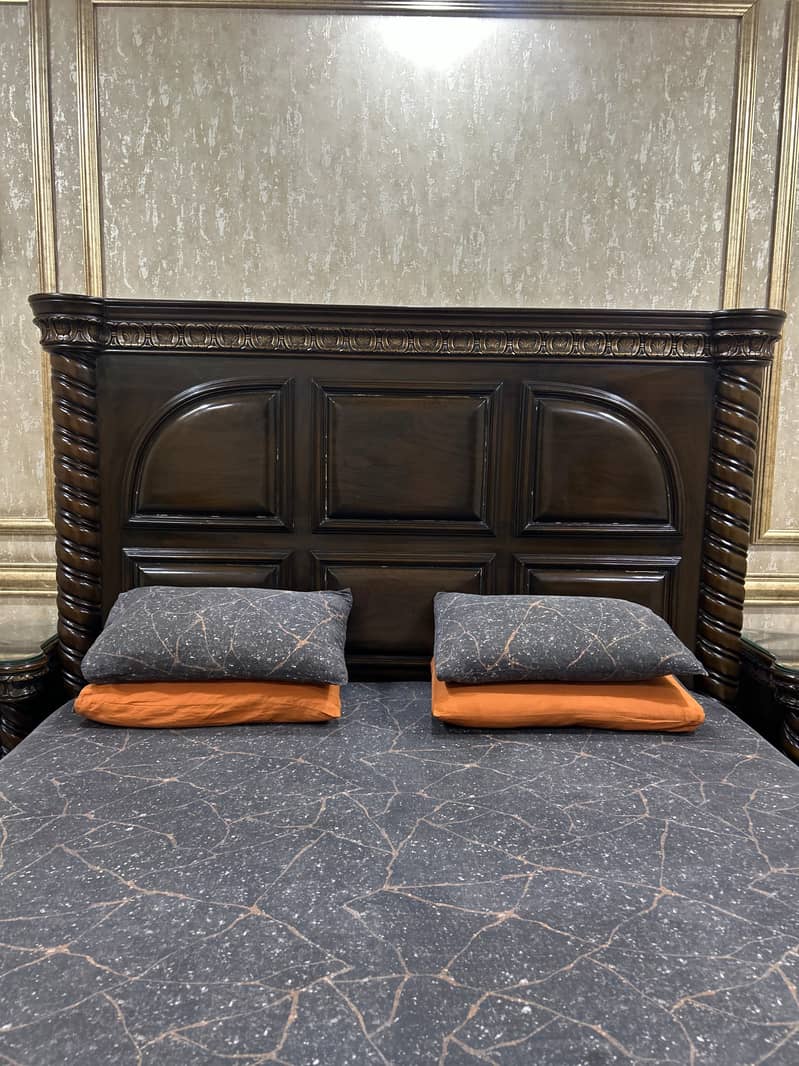 Bed, 2 side tables , dressing table 2