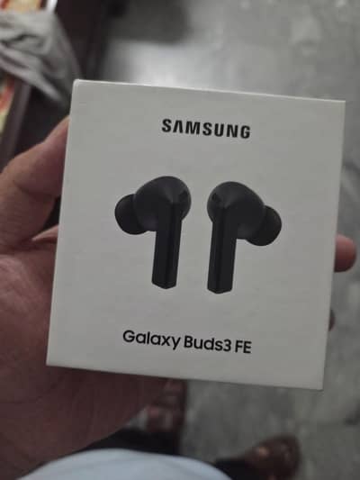 Samsung Galaxy Buds 3 FE (1 month used, condition 9.5/10)