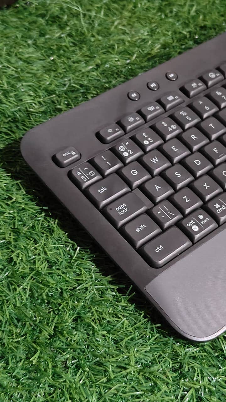 LOGITECH K650 3