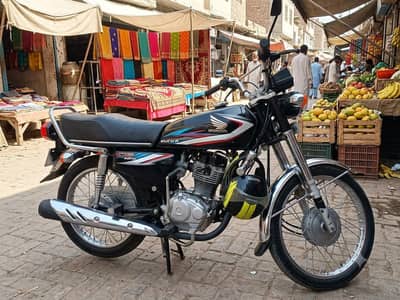 Honda CG125 2015 MODEL FOR SALE (BLACK COLOUR)