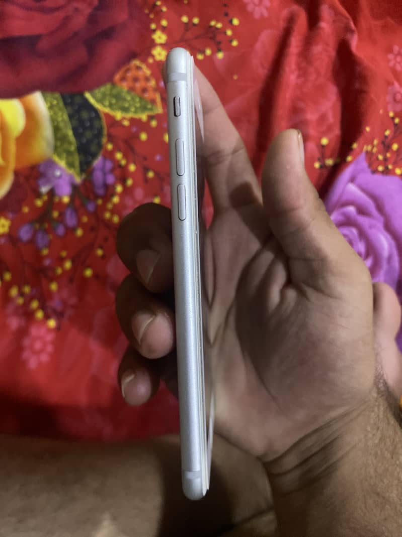 Apple iPhone 7 2