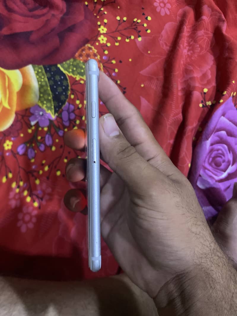 Apple iPhone 7 3