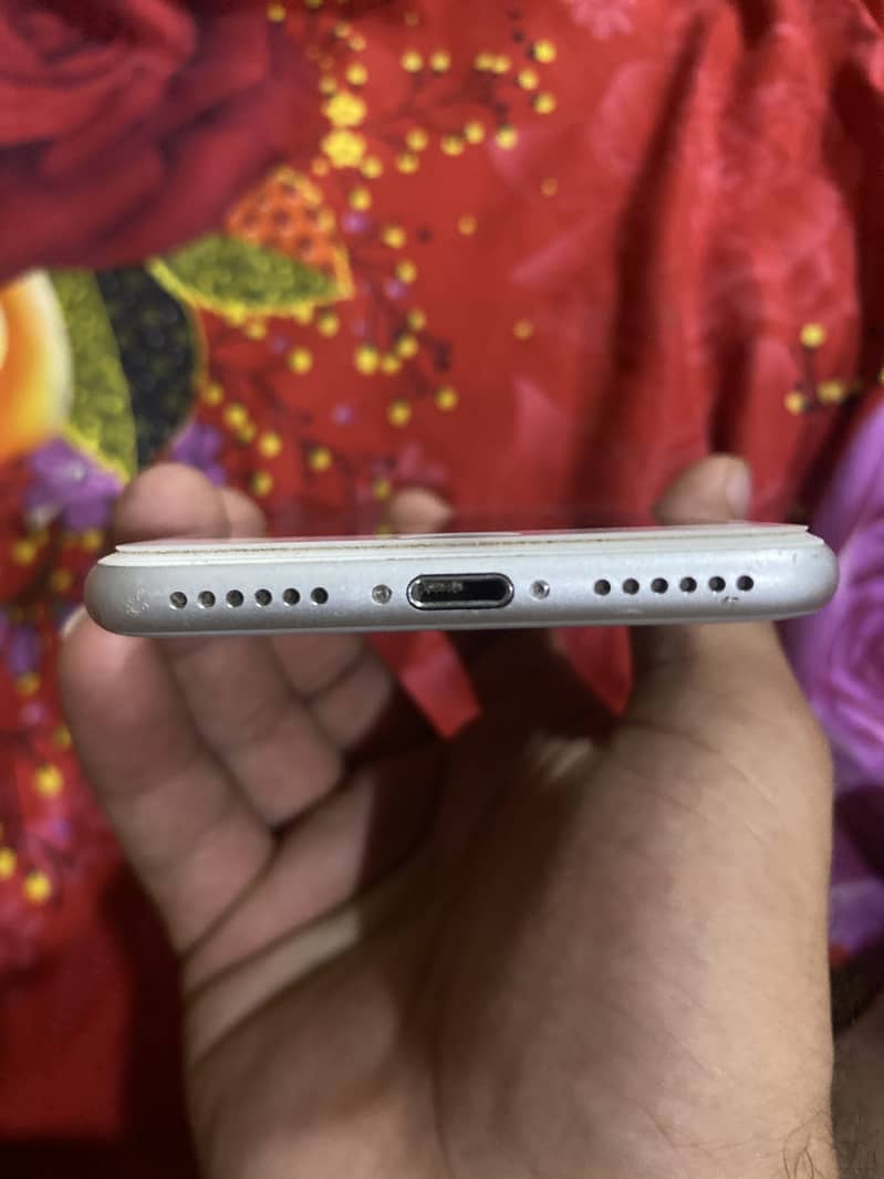 Apple iPhone 7 4