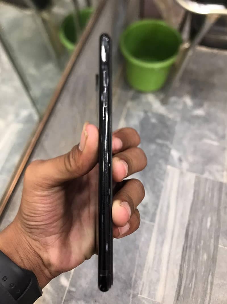 Apple iPhone 7 Plus 0