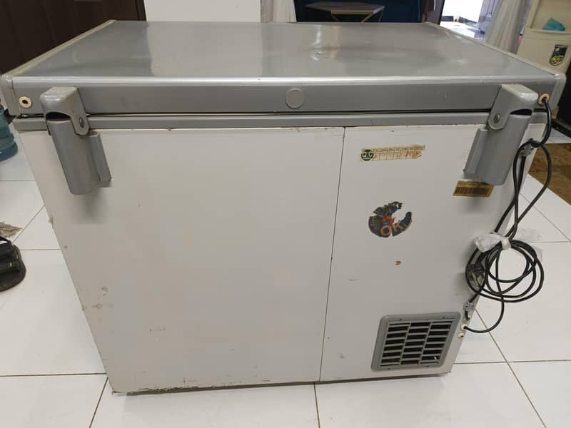 Waves deep freezer 1
