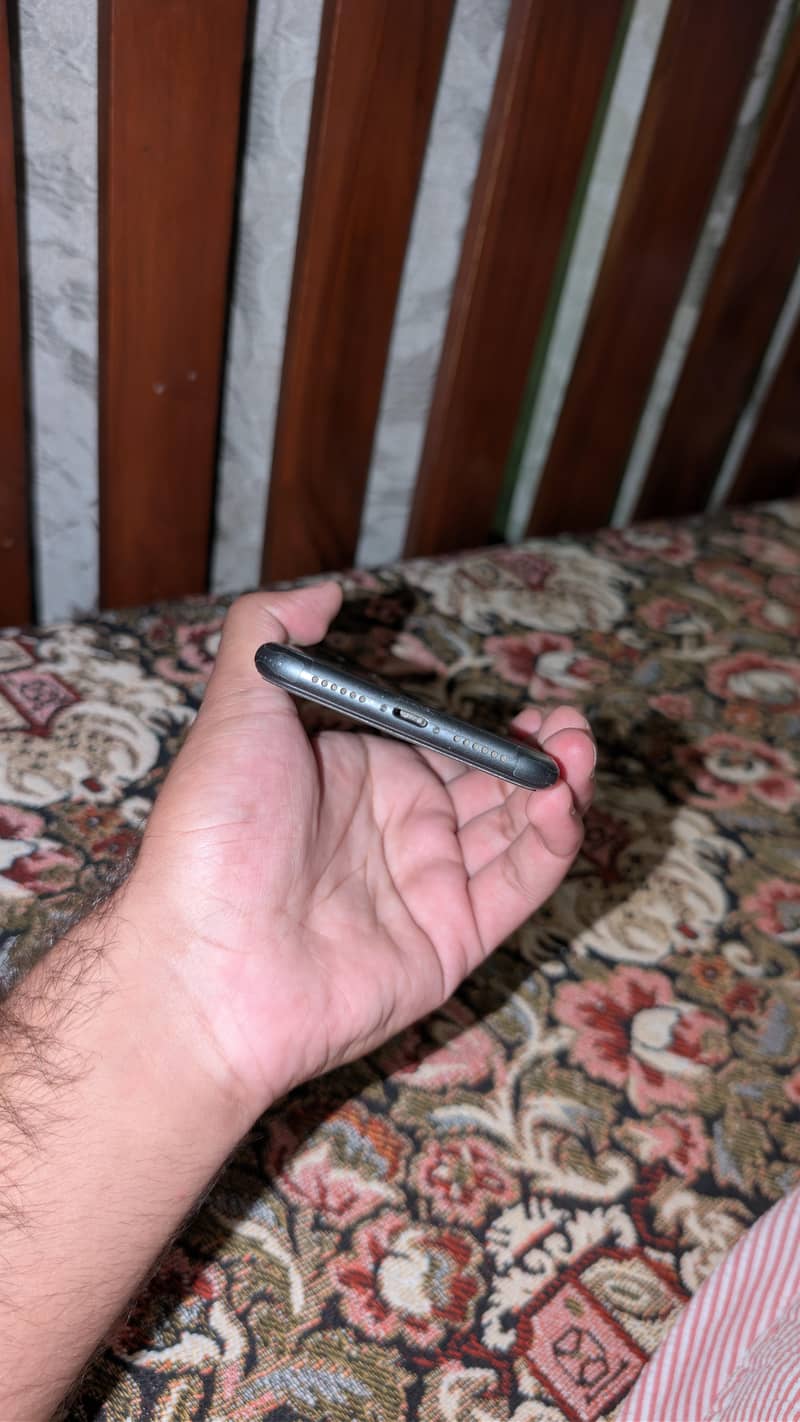iPhone 11 3