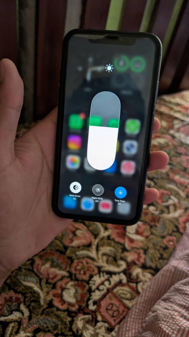 iPhone 11 4