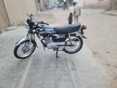 Selling honda cg 125 2025/08/month totally sealed genuine