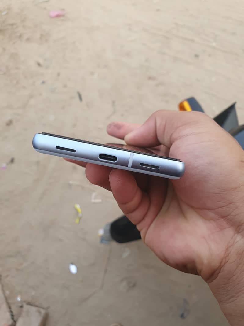 Google Pixel 7a 5