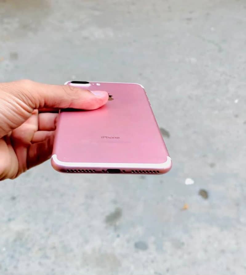 Apple iPhone 7 Plus 2