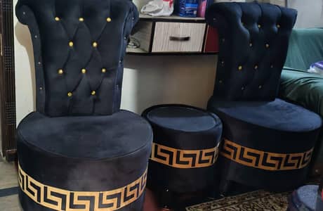 bedroom chairs with table