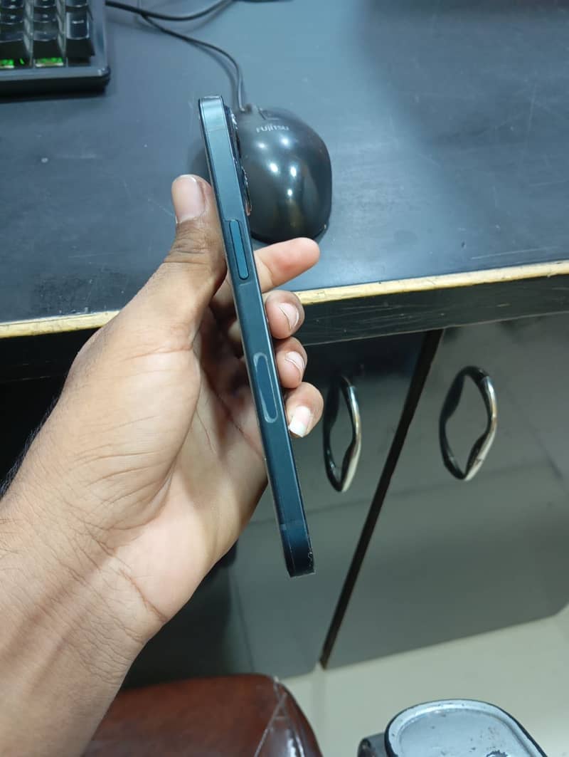 Apple iPhone 13 1