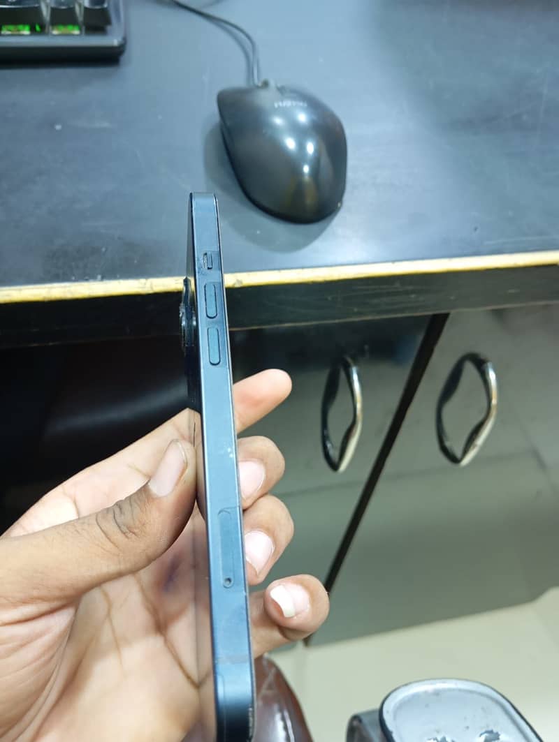 Apple iPhone 13 3