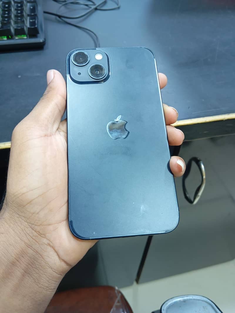 Apple iPhone 13 4