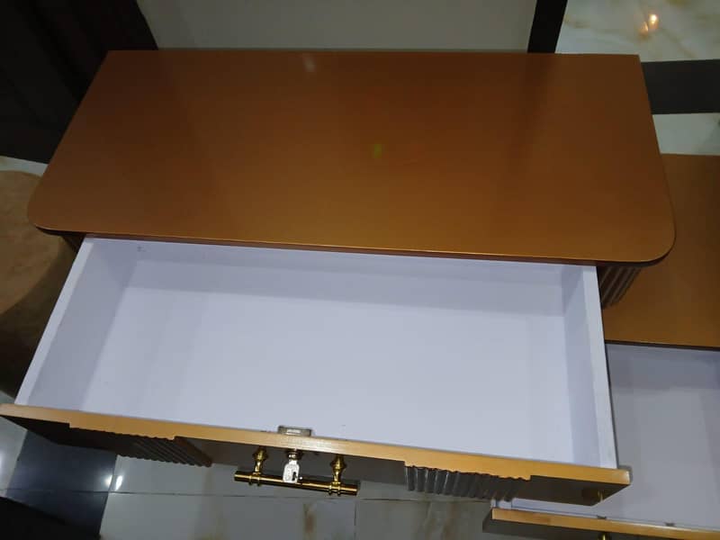bed with dressing table 10