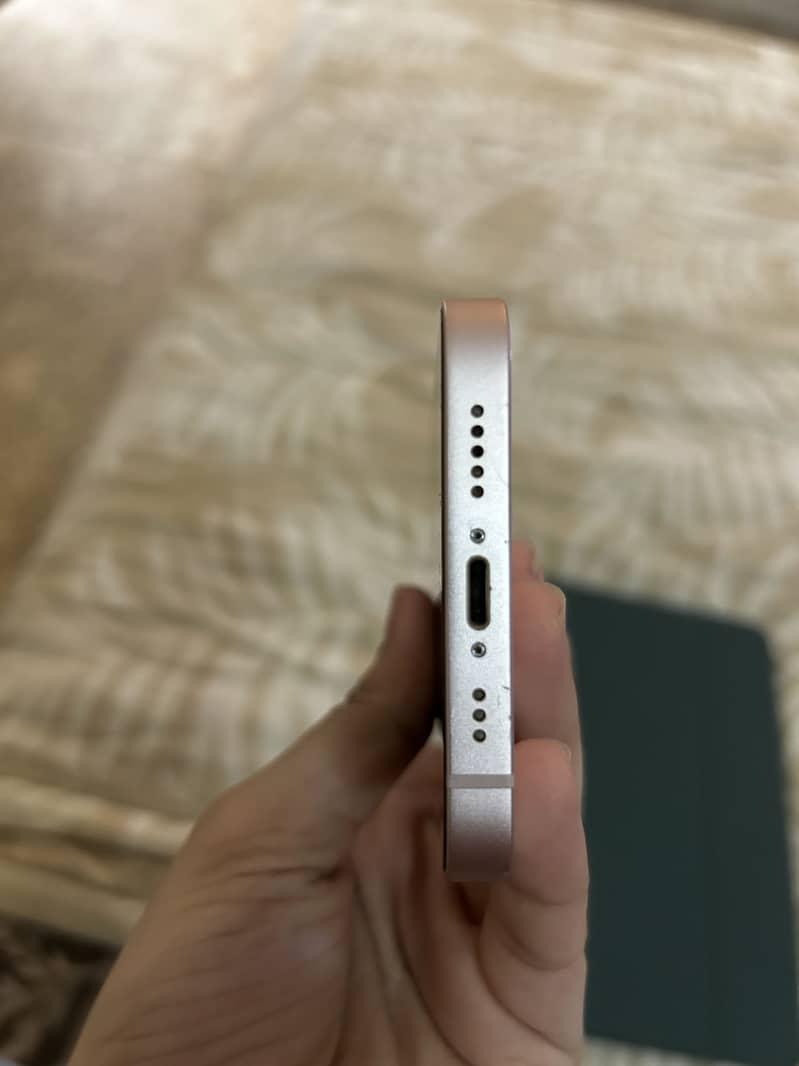 Apple iPhone 13 2