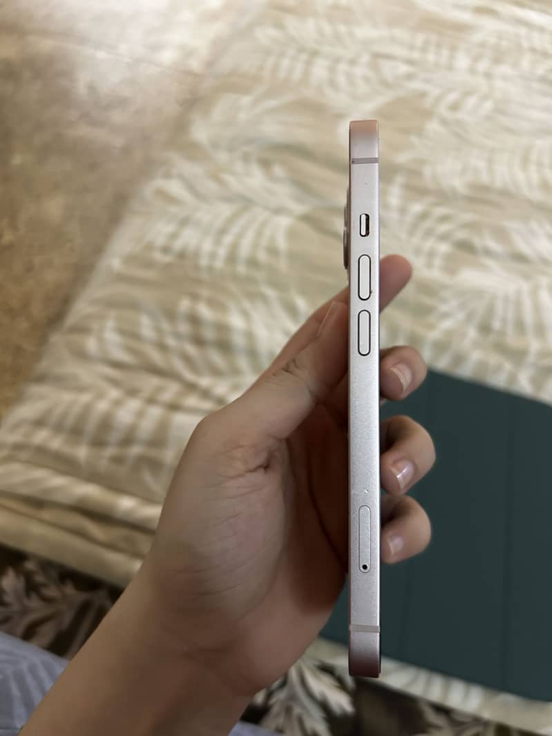 Apple iPhone 13 4