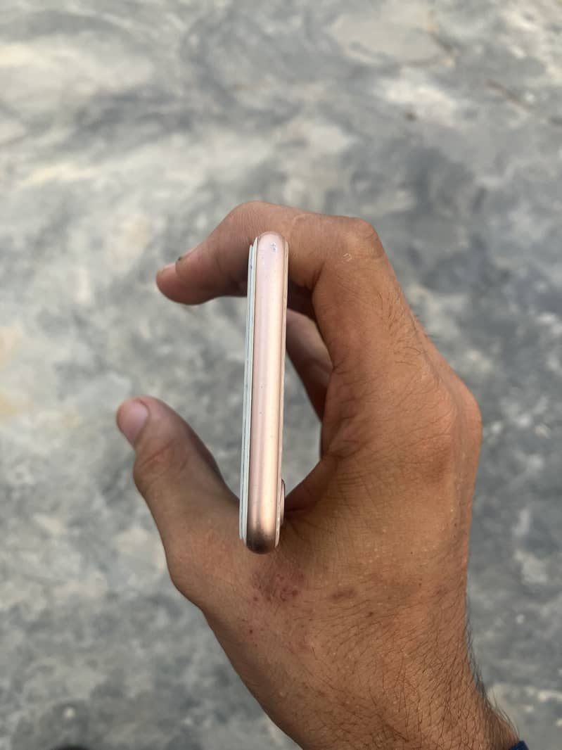 Apple iPhone 8 4