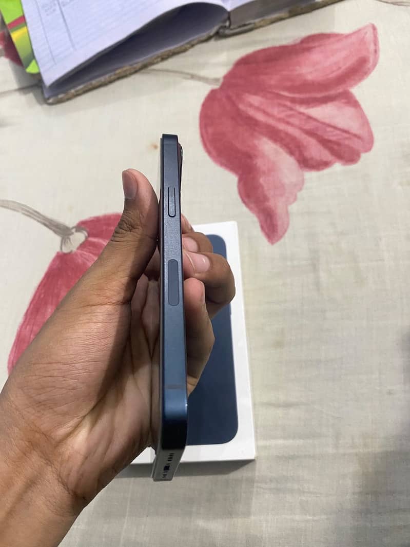 Apple iPhone 13 3