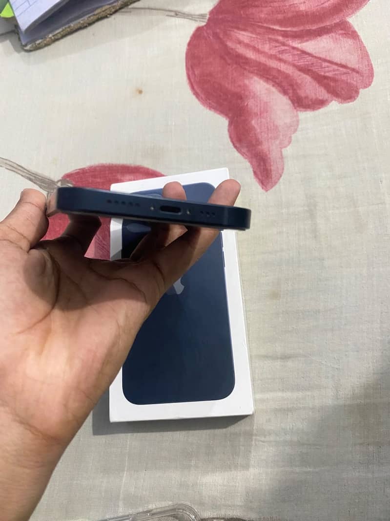Apple iPhone 13 4